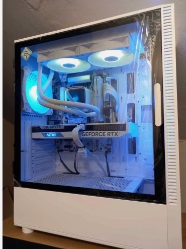 Snow White RGB Gaming Build - No Monitor