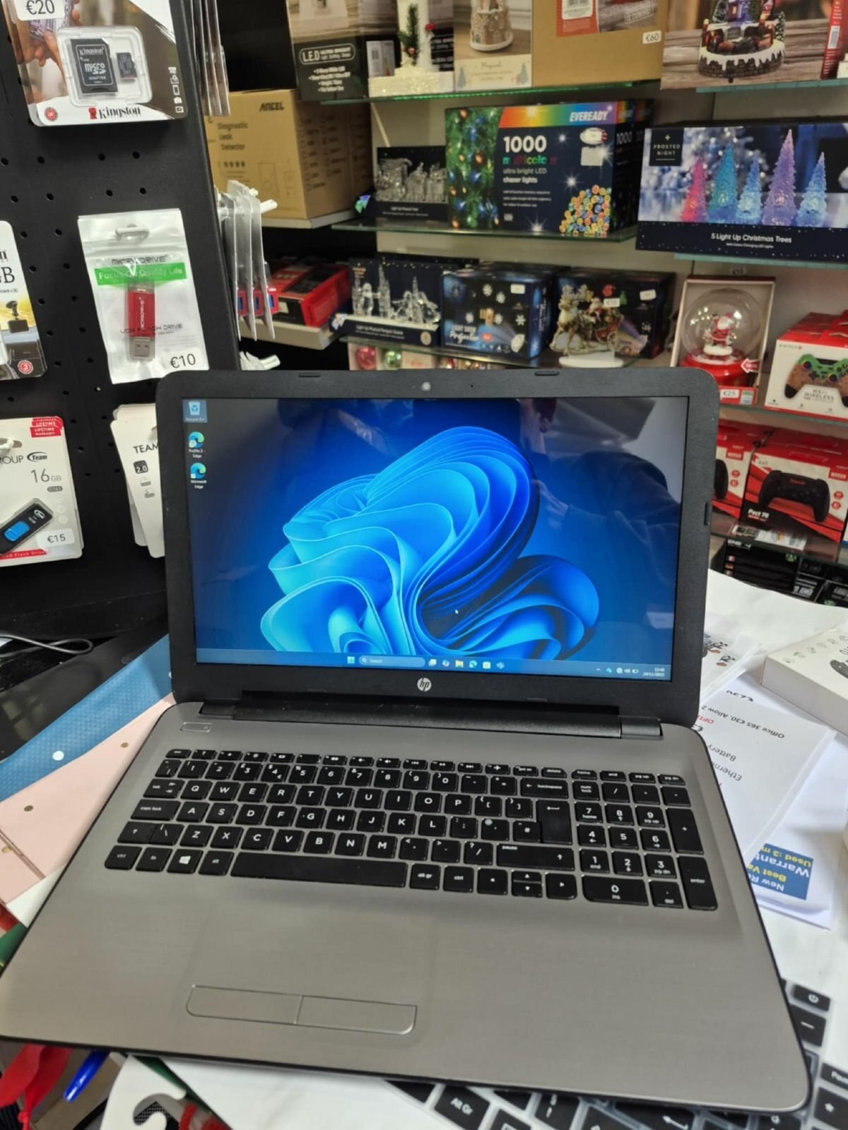 HP 15 Laptop - Windows 11 - 8 gig ram